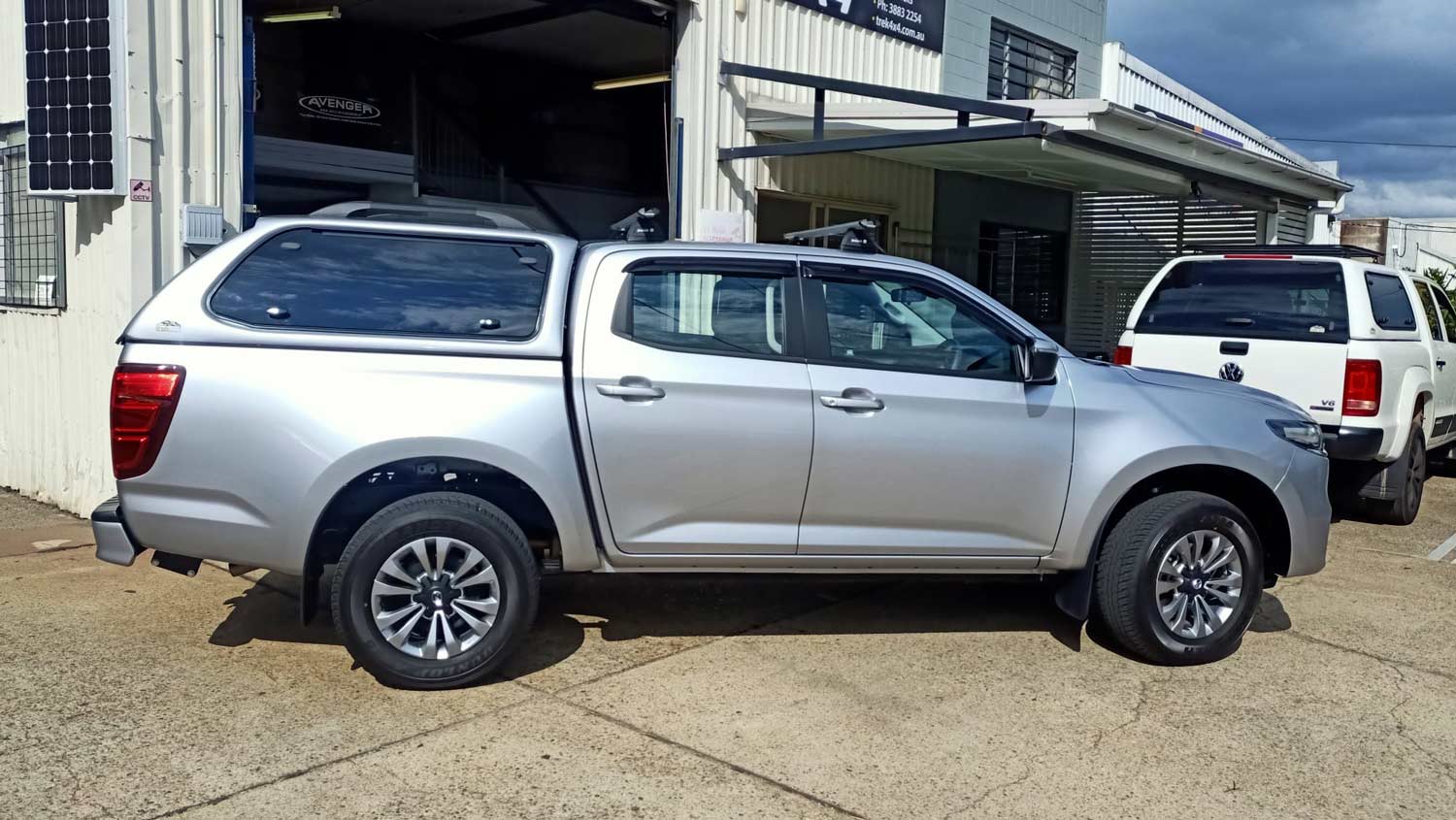 Mazda BT50 2021+ with Trek Canopy in Ingot Silver 568- right side view